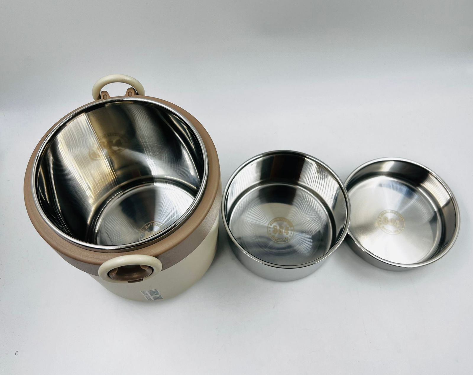 Yemək qabı 3 mərtəbə 1600 ml dairəvi