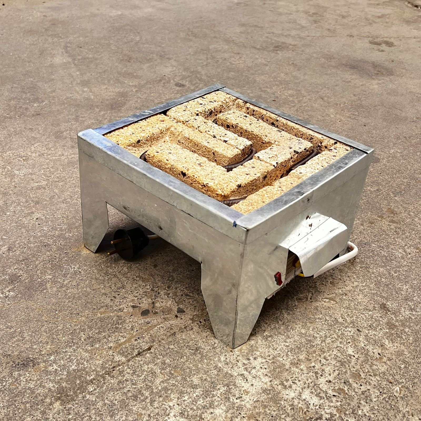 Daşlı elektrik sobası əl işi böyük