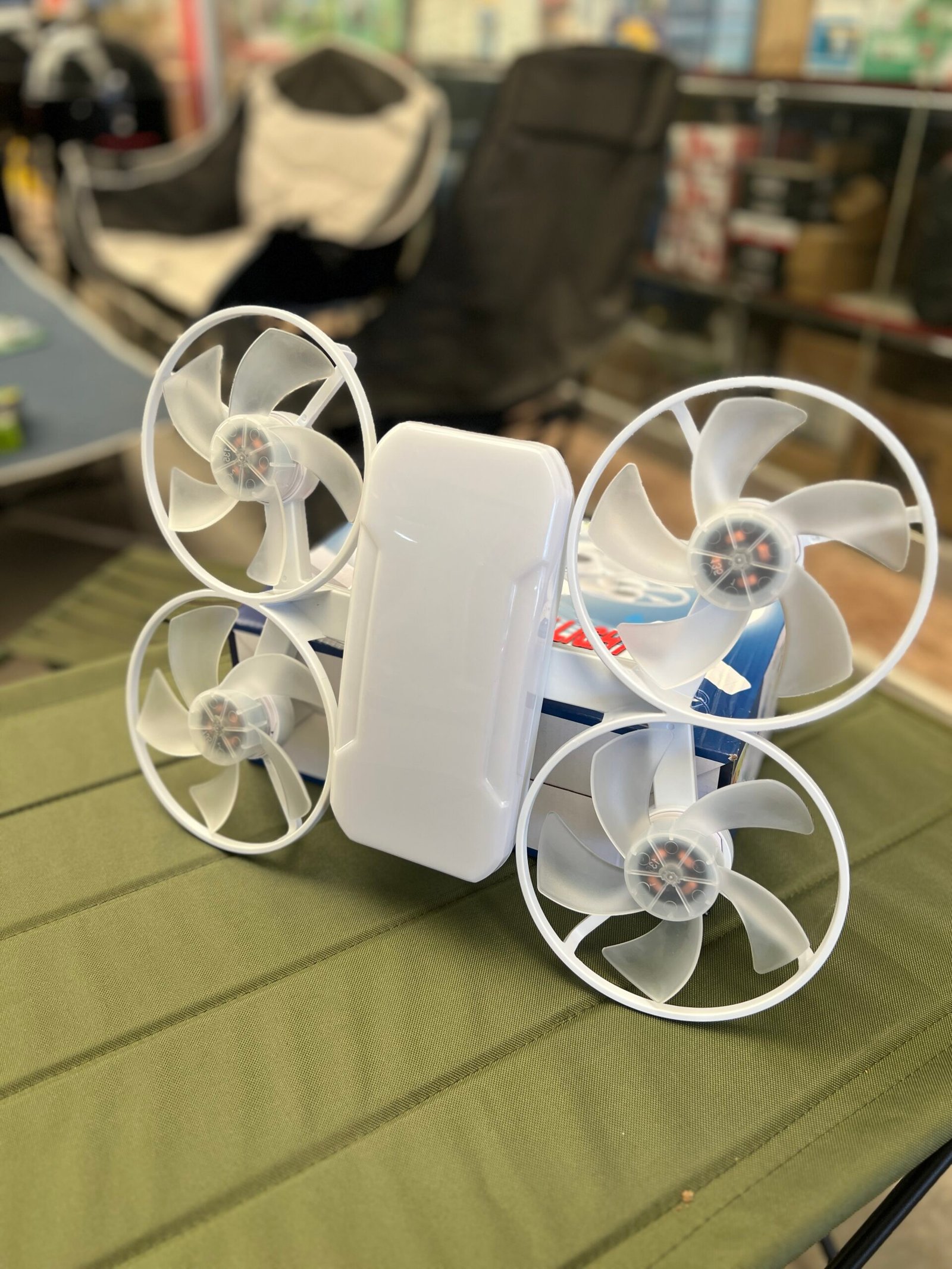 4 pərli işıqlı asma sərinkeş — dron dizaynı