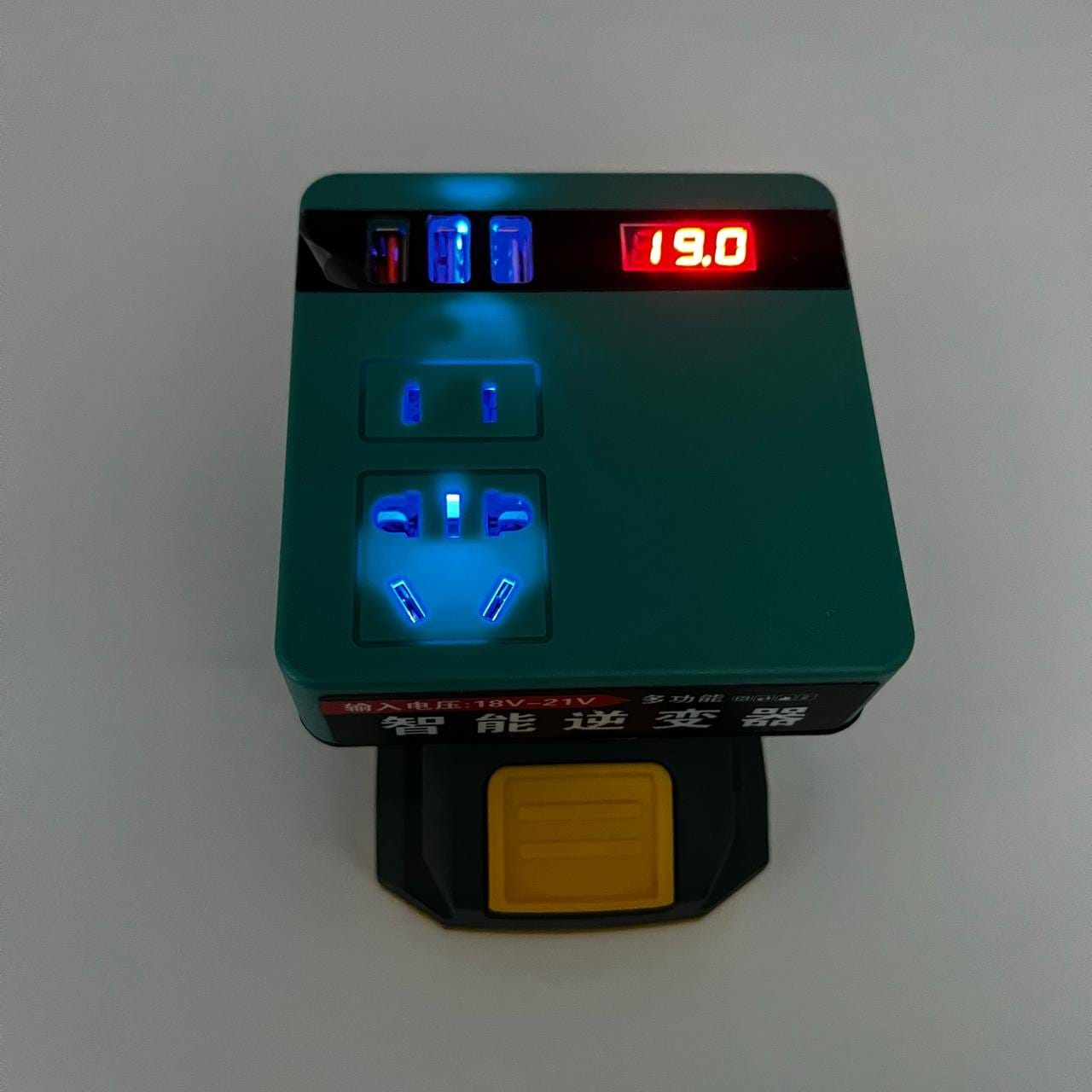 Invertor 21V-220 V
