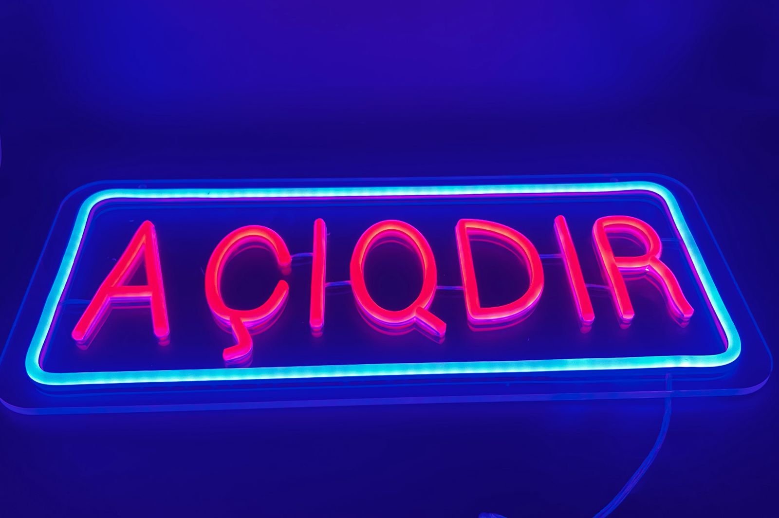 LED “Açıqdır” reklam lövhəsi